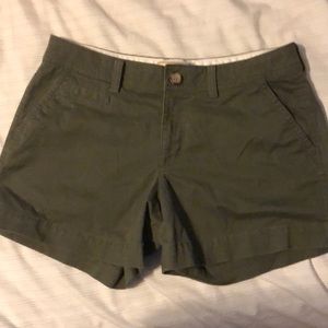 Old navy 5”inch green khaki shorts